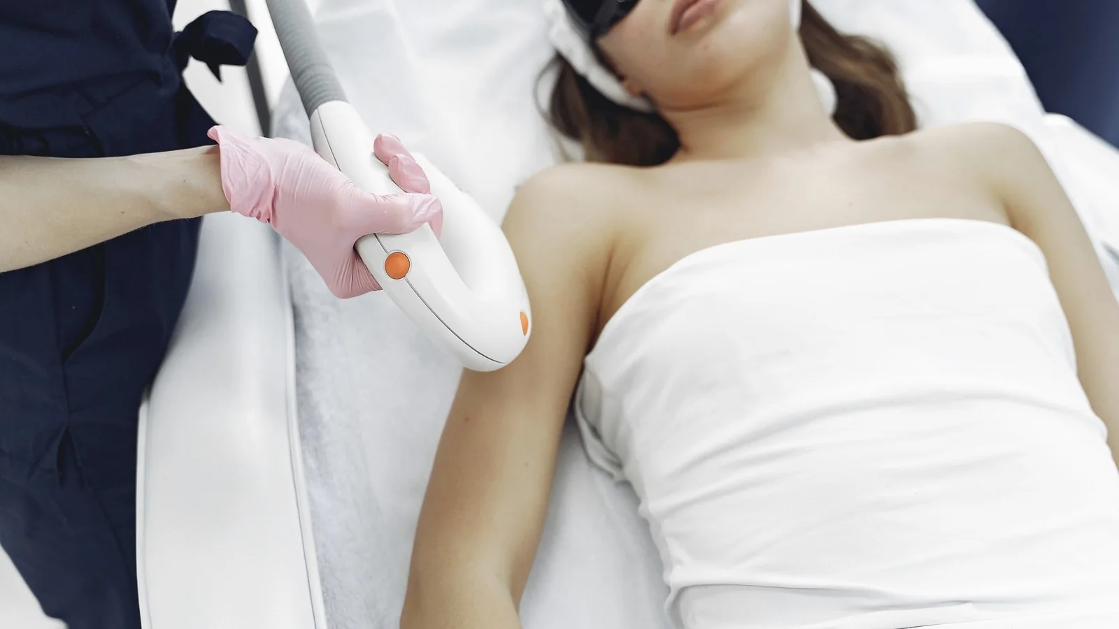 Laser estetico, bioestimulador de colageno, imagem editorial de blog com Franciele Sofiati em Londrina na blog, imagem 9